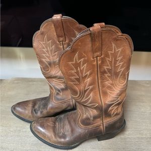 Beautifully worn cowboy boots with sole in great condition.